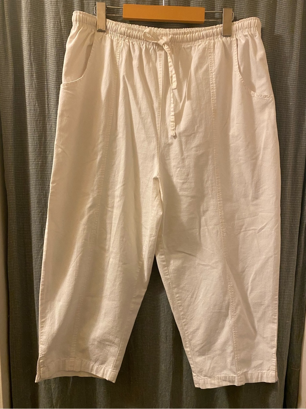 Relaxed Vintage Off-White Drawstring Capris
